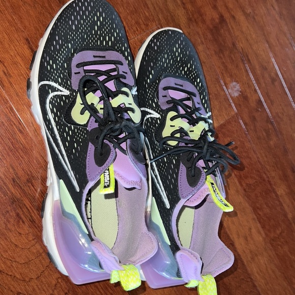 Nike Shoes - Picture 2 of 5